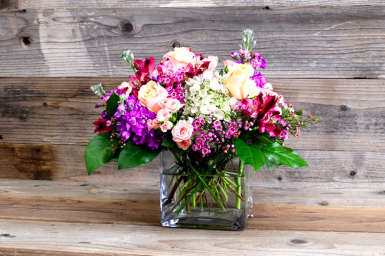 Florist Tips For Keeping Fresh Cut Flowers Alive for Longer